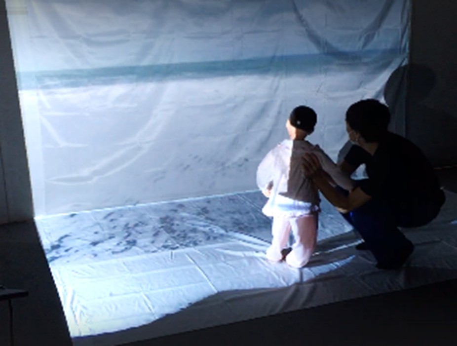 【プレスリリース】-群馬大学情報学部×医療的ケア児通所施設クローバービーンズ×旭川医科大学 共同事業- ２面投影コンテンツ体験会の開催 | 国立大学法人群馬大学