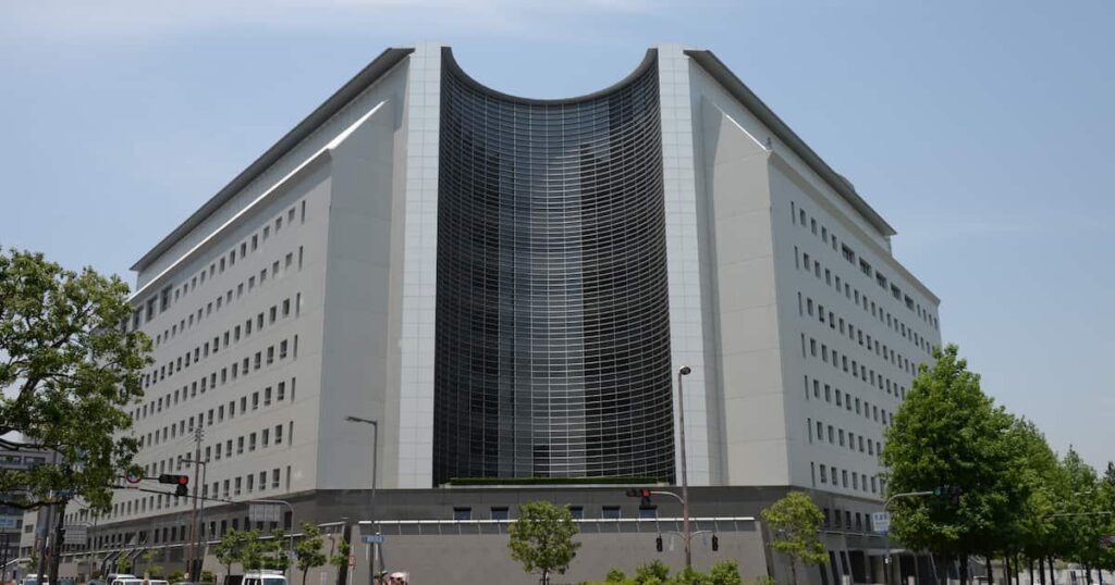 大阪のキャンプ場のテントで母娘？が死亡 中では練炭見つかる、朝から姿見せず