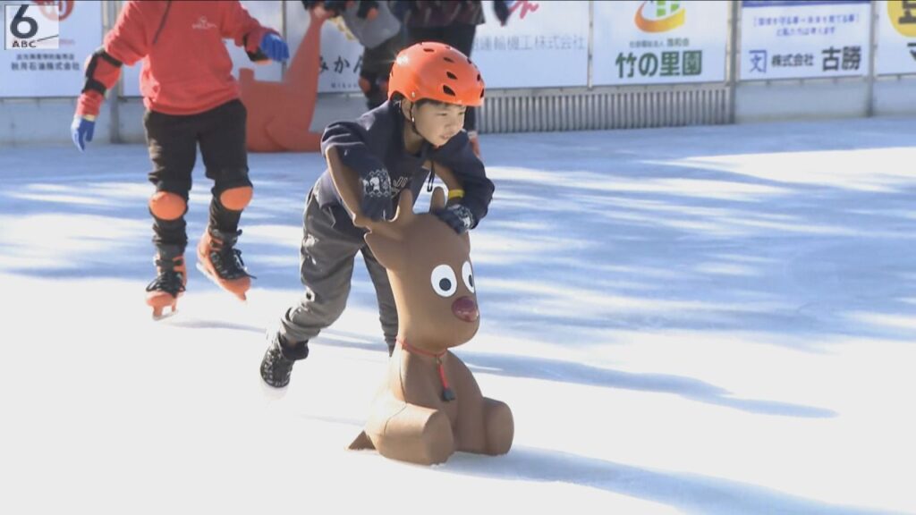 県内初の屋外型スケートリンク　和歌山市内の「道の駅」にオープン　来年３月１日まで設置