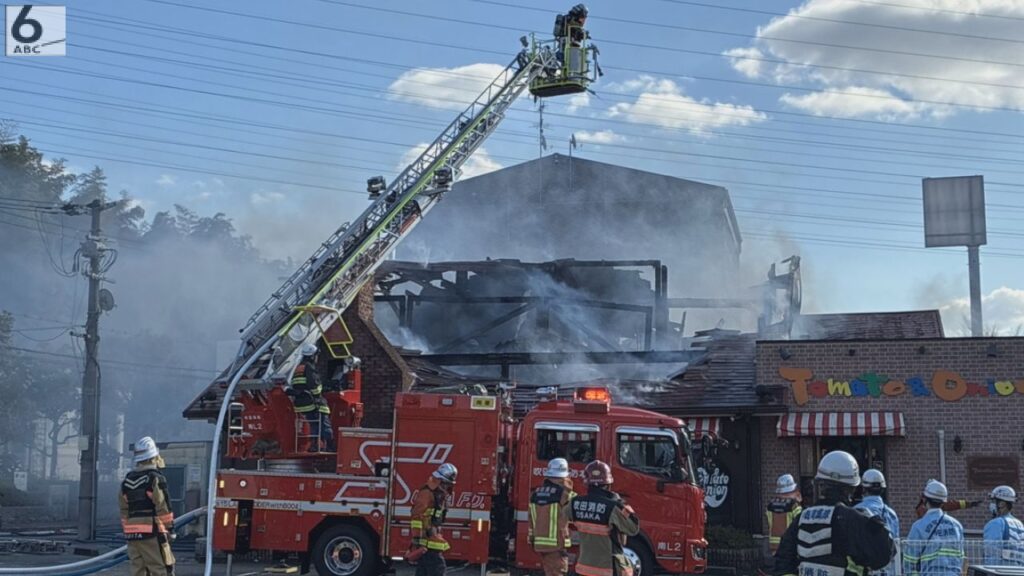 大阪・吹田市のファミリーレストランで火事「ダクトから炎」　開店前で従業員も避難　けが人なし