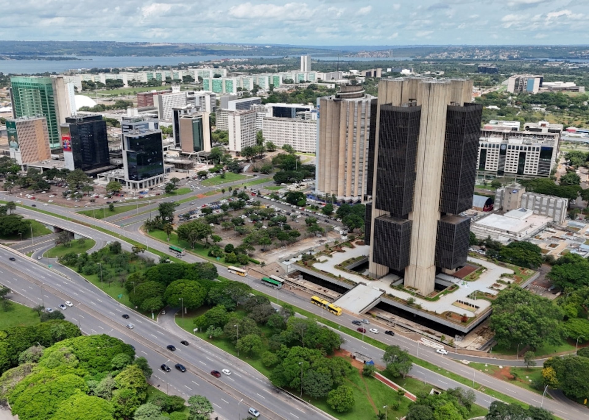 ブラジル経済活動指数、10月は前月比0.2%低下 予想下回る