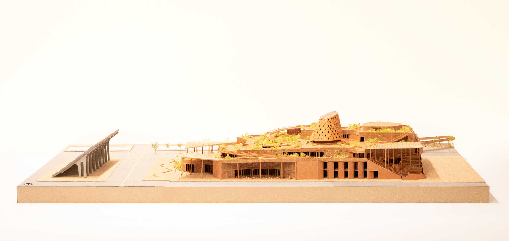 〈Biblioteca dos Saberes〉フランシス・ケレ（Francis Kéré）、ケレ・アーキテクチャ（Kéré Architecture）