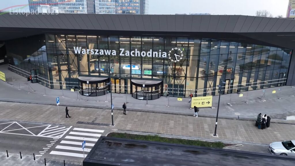 ニュガティ駅は5年の歳月をかけて完成しました！ここではなく、ワルシャワです。それがお金を盗まれないリノベーションです。ヤノス・ラザールに写真を送りたいと思っています。もちろん、私たちは戦争のこと、そしてブリュッセルのことを知っています...