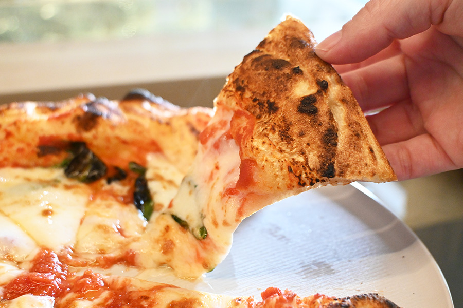 「400℃ PIZZA KYOTO」のピッツァは焼きたてふわふわ