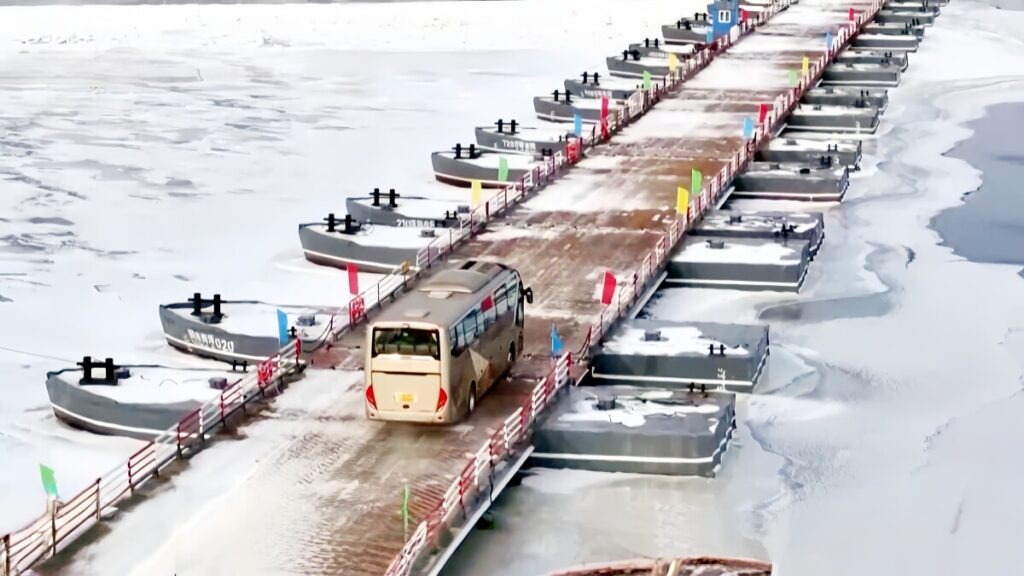 中ロ国境地帯で今シーズンの「浮橋式氷上通路」が開通