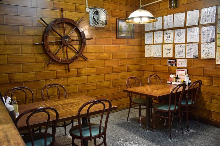 広々とした店内には座敷席もあり