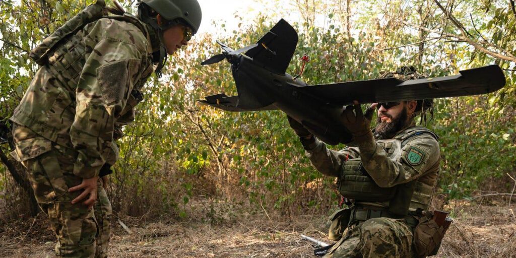 ウクライナのドローン学校、戦争が急速に変化する中、隔週で訓練を更新