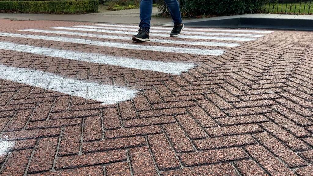 アルドヴァルトのなぞなぞ: 道路の横断歩道を描いたのは誰ですか?