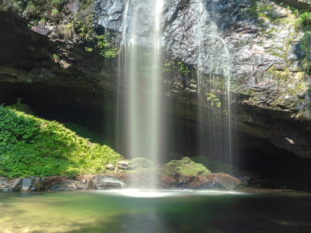 長期休みに行きたい「島根県の穴場秘境」ランキング！ 2位「龍頭ヶ滝」を抑えた1位は？ 【2025年調査】 - All About ニュース