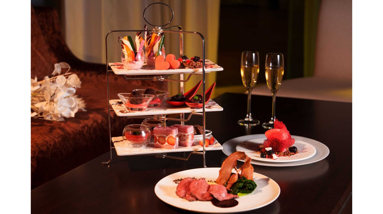 【ウェスティンホテル仙台】スイーツからセイボリーまで、チョコレートに包まれる心ときめくひととき「バレンタインハイティー」 | ウェスティンホテル仙台