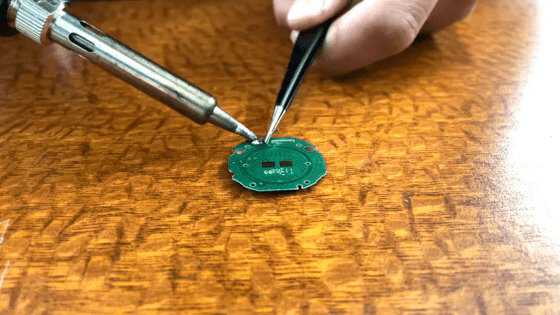 CASIOの伝説的デジタルウォッチ「F-91W」の交換用オープンソース基盤「Sensor Watch」 - 画像