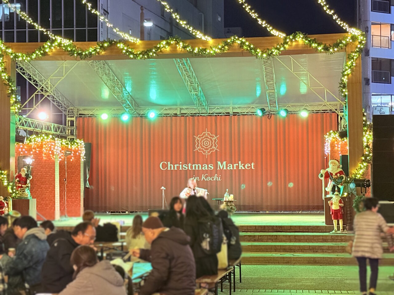 「クリスマスマーケット 2025 in 高知」の様子