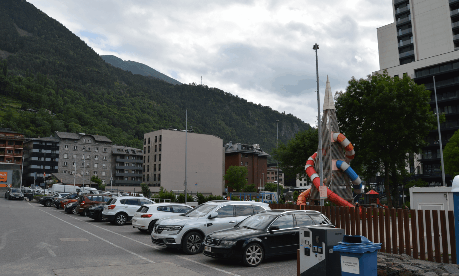 ギリ、タワー建設のためクロ・ダンプリバ公園と駐車場を閉鎖した影響を認める