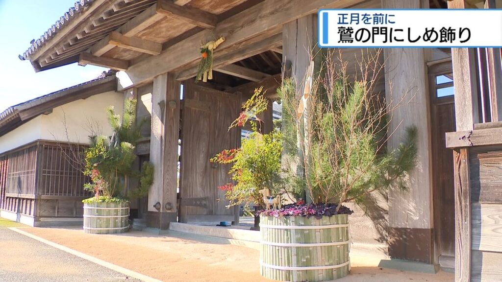 正月を前に 鷲の門にしめ飾り【徳島】(2025年12月26日掲載)|JRT NEWS NNN 共有