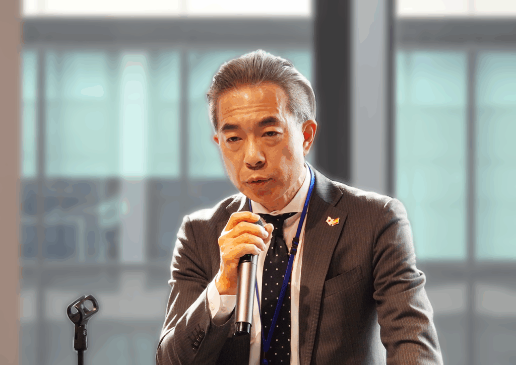 開会挨拶を述べるネド 吉田理事の写真