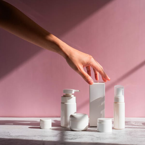 フランス、化粧品・衣料品に含まれる「永遠の化学物質」の禁止措置が施行へ - FashionNetwork 日本