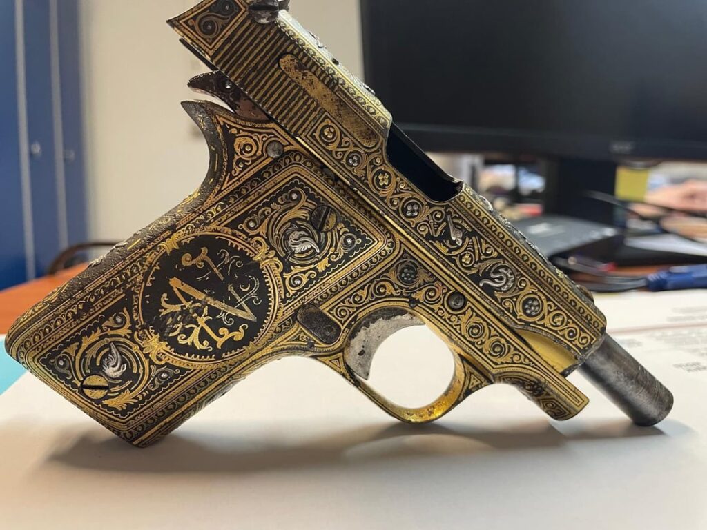 フランスで再び発見されたニセト・アルカラ・サモラの貴重な拳銃は、すでにスペインに到着している。