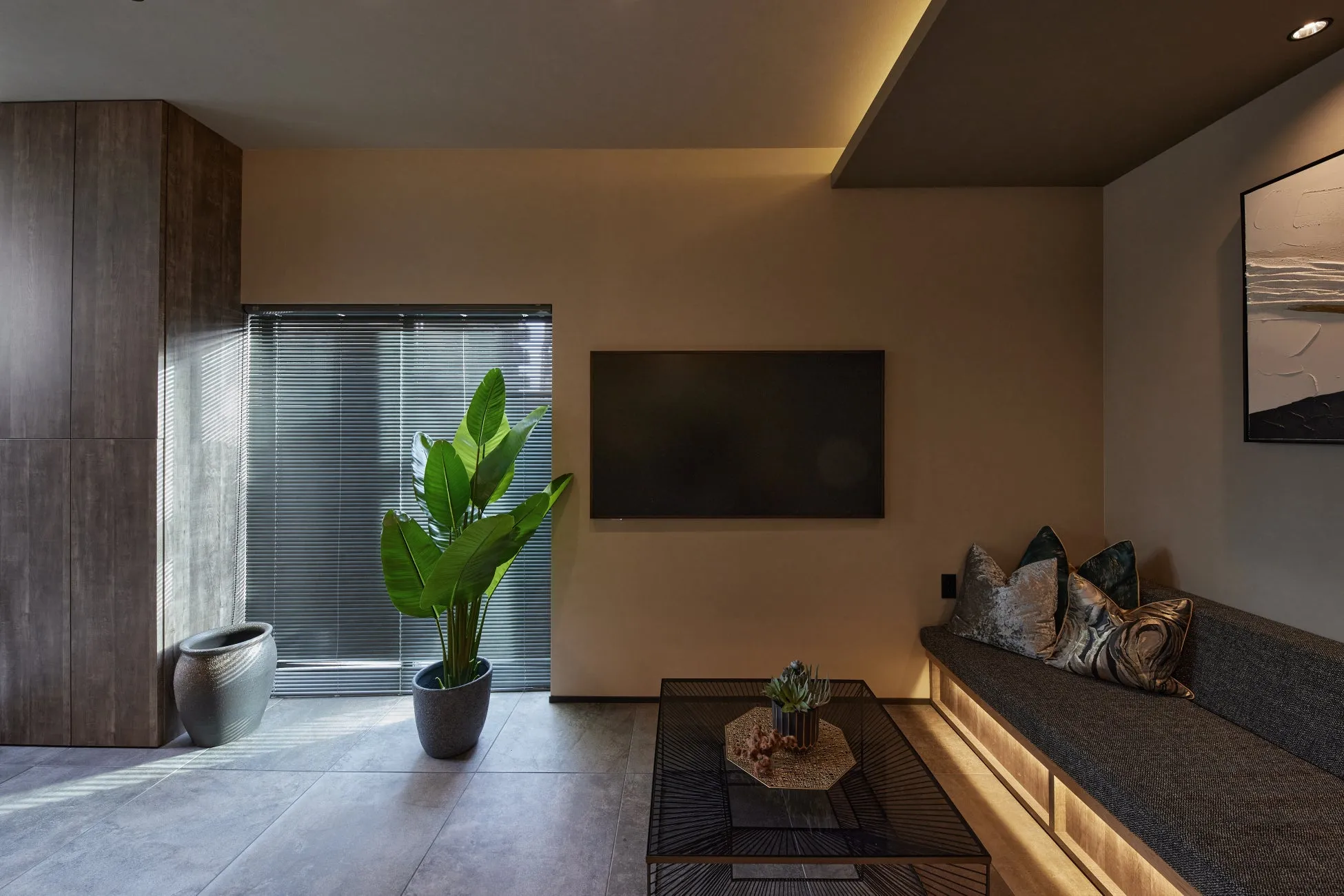 モダンなリビングルームのインテリア。テレビ