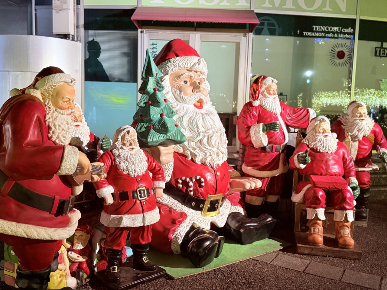 「クリスマスマーケット 2025 in 高知」の様子