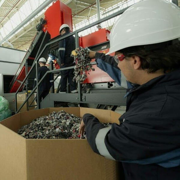 カルビオス、フランスのプラスチック・合成素材のリサイクル工場の稼働開始を2028年まで延期 - FashionNetwork 日本