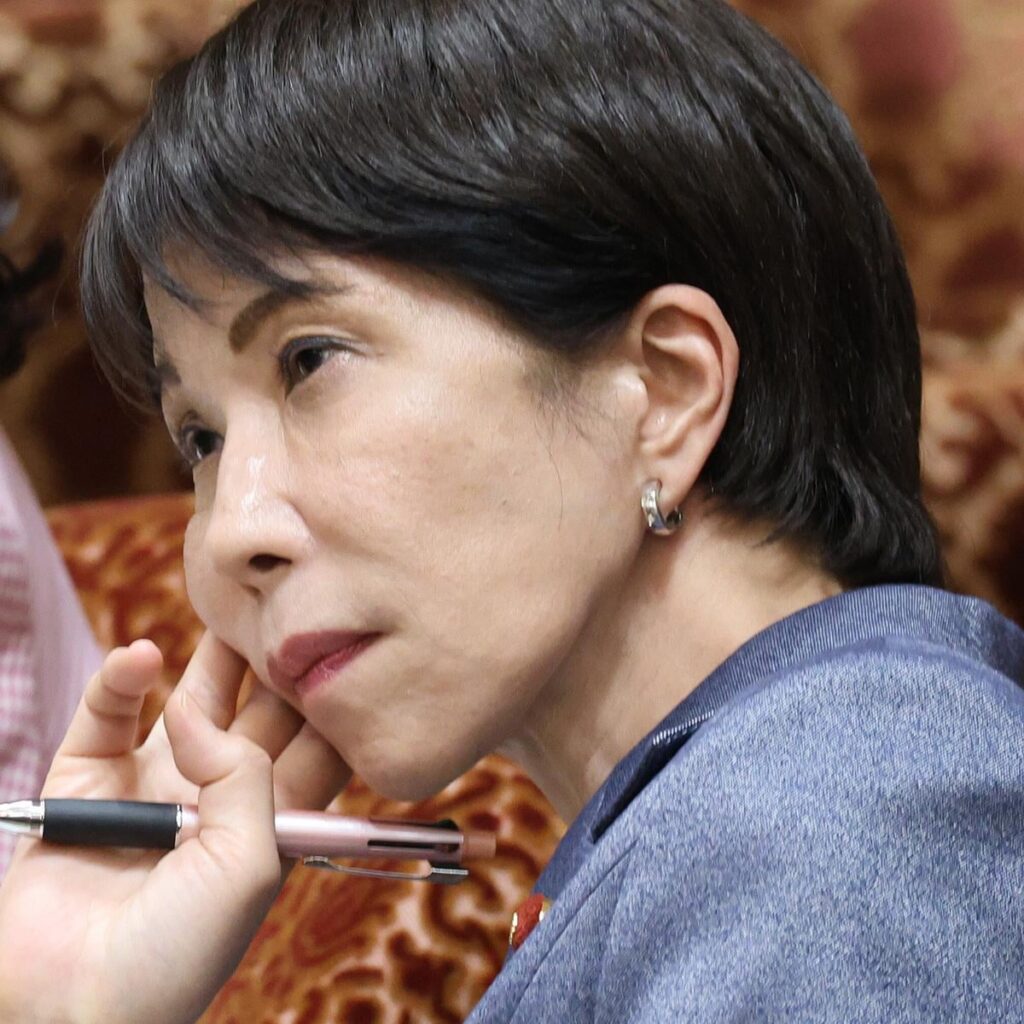 「スタンドプレーが起こした事故」高市首相　官僚答弁をスルーして“台湾有事”に言及したことが判明しSNS批判続出…元宝塚女優は「今すぐ辞任して」と糾弾（女性自身） - Yahoo!ニュース