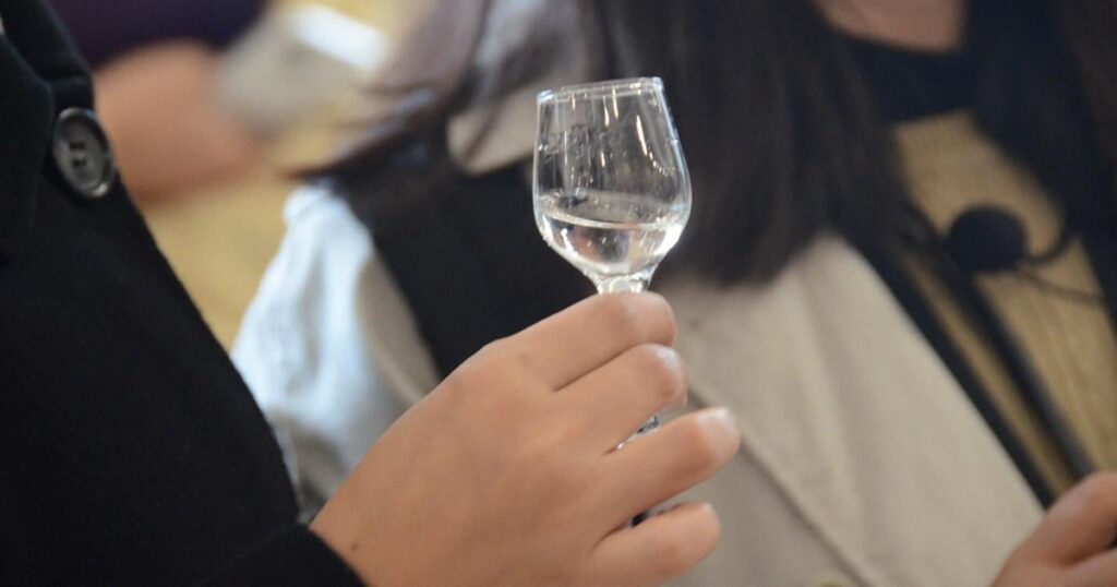 中国「酒都」で見た伝統酒の苦境 「ほろ酔い」ブームと習指導部の影 | 毎日新聞