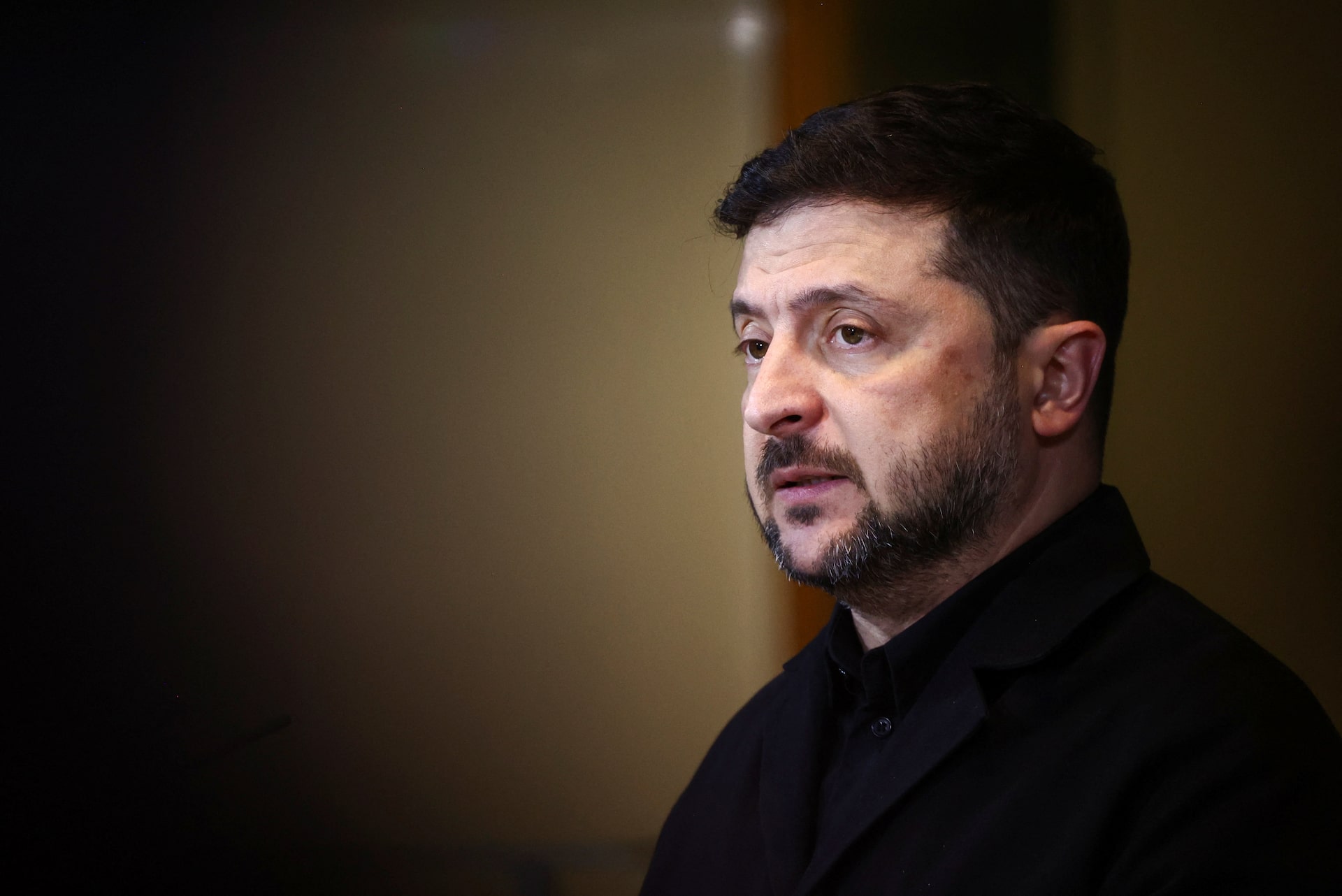 ゼレンスキー氏、ロシアが和平努力拒否なら米に長距離兵器の提供要請