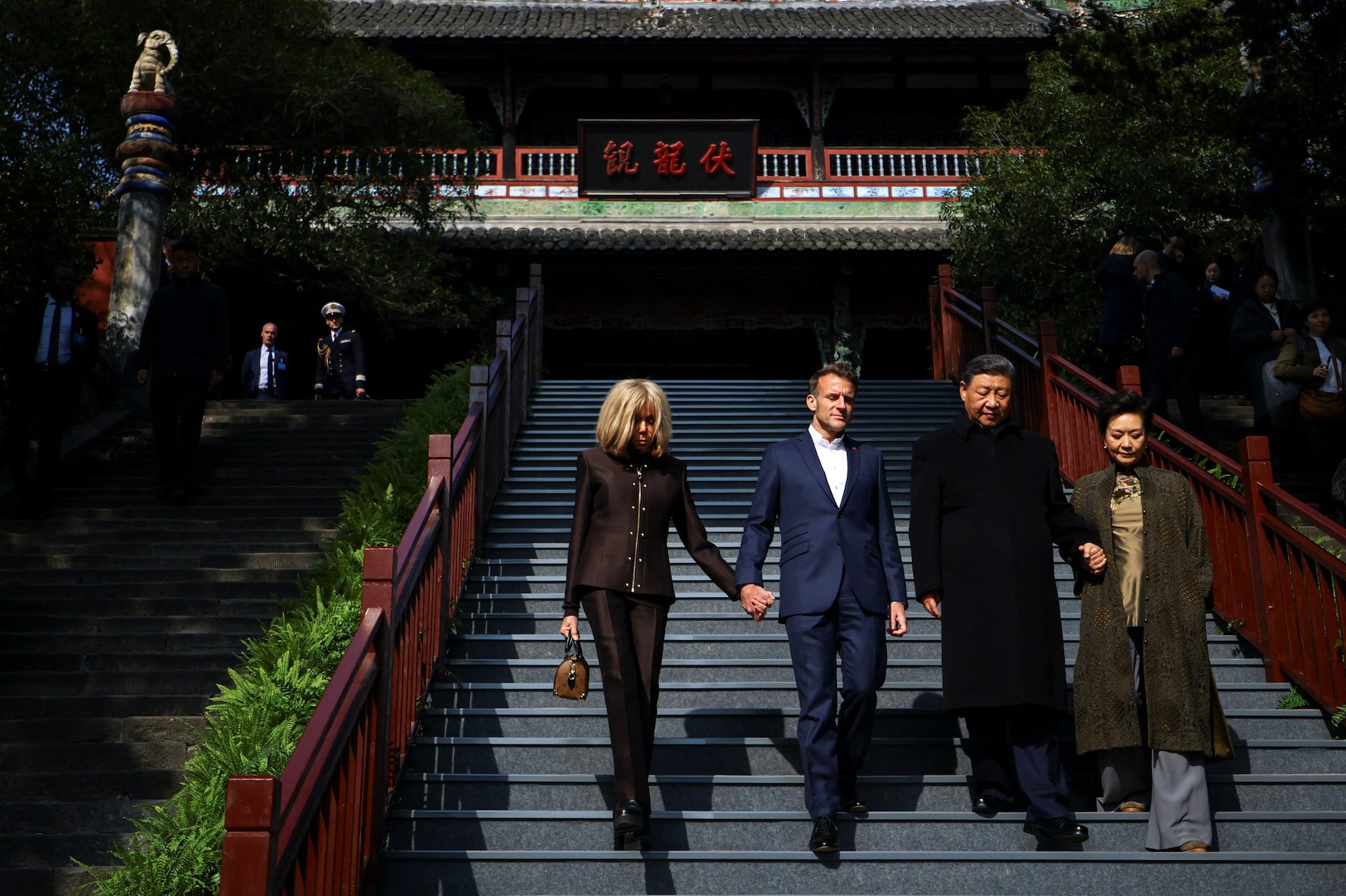 中国主席、仏大統領に同行し成都訪問　異例の厚遇