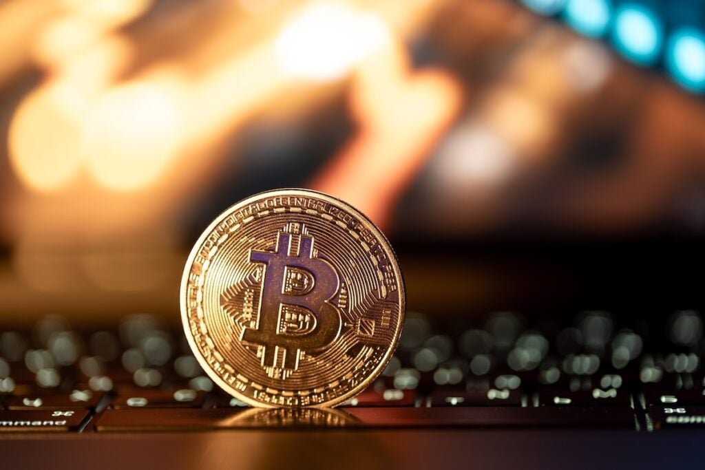 2025年のビットコインATM詐欺急増、米国人が3億3300万ドル以上を被害に: 報告 - Benzinga Japan