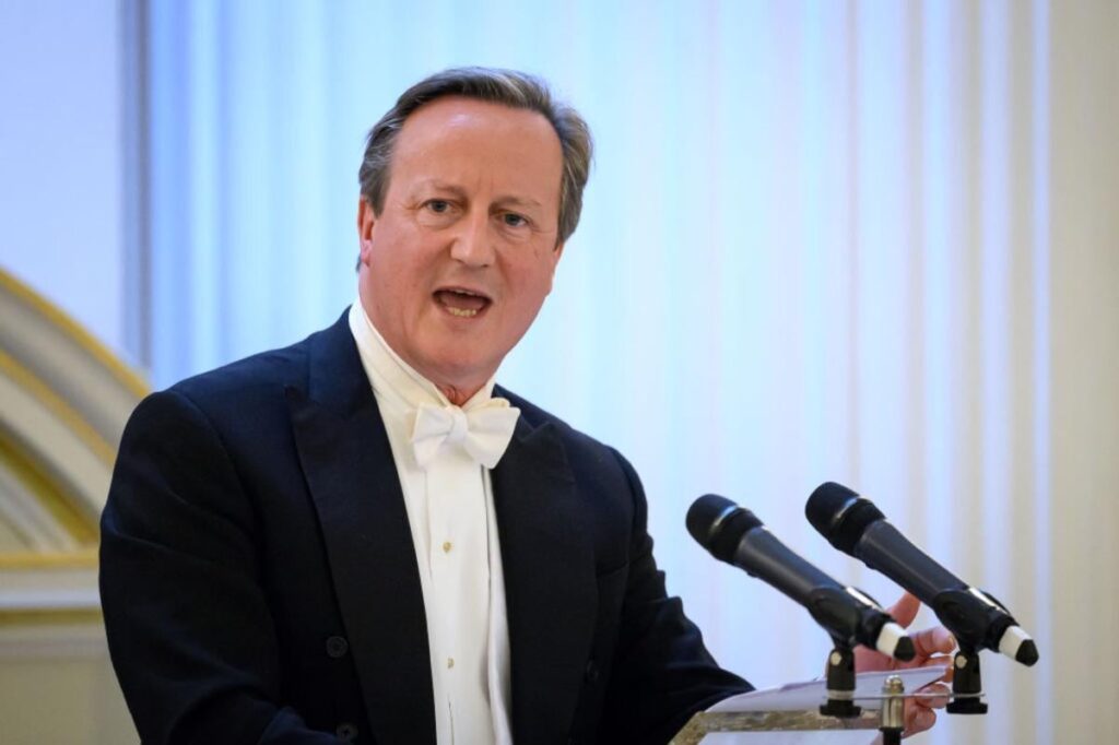 デイヴィッド・キャメロン首相、英国の頭脳流出に警鐘を鳴らす