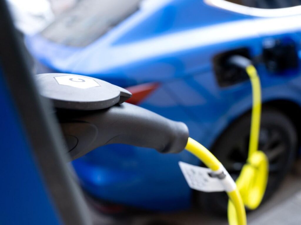 スイスのテストで電気自動車のワイヤレス充電が機能することが判明