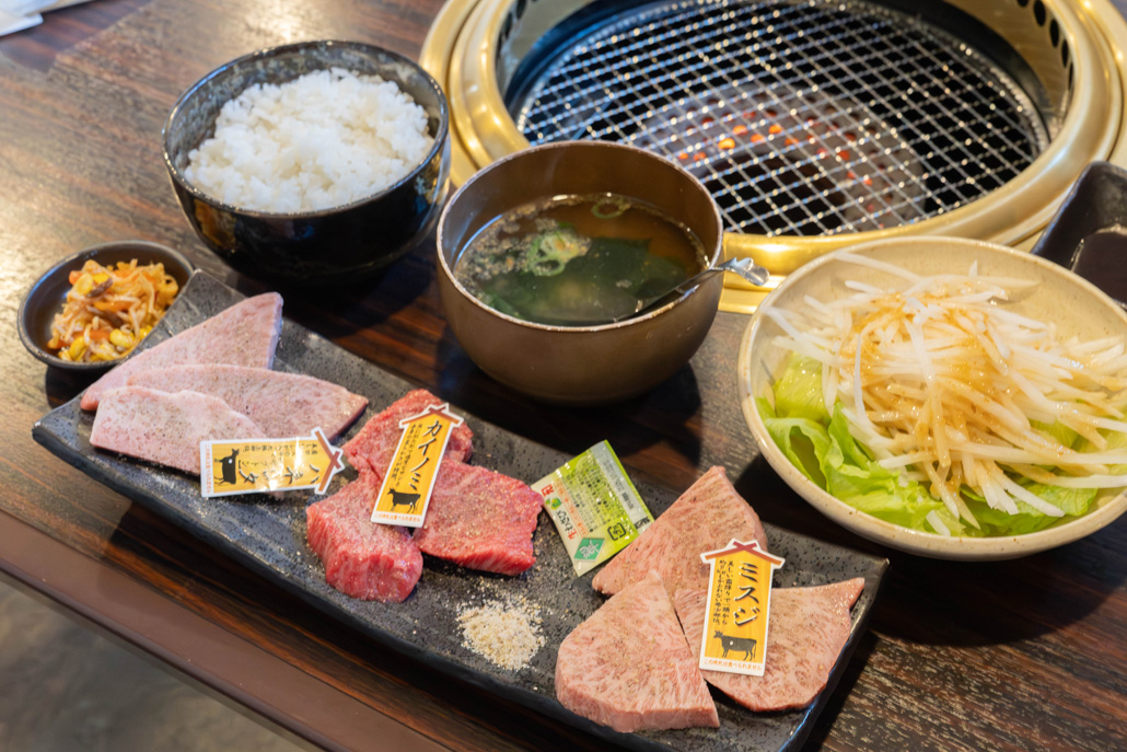 焼肉六角　希少部位三種定食の画像