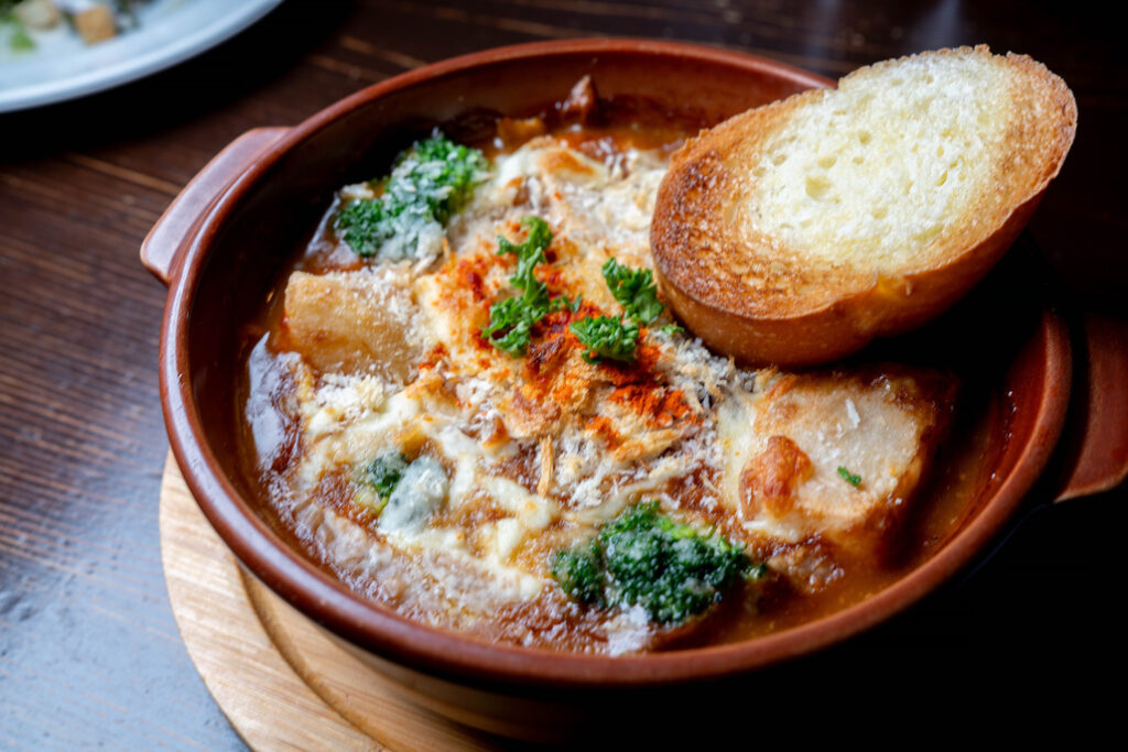 城陽市役所の近く、「居葡萄酒屋terroir y(テロワール ワイ)」でランチ!至福のタンシチューグラタン味わってきた【京都府城陽市】 – ALCO 宇治・城陽 山城地域の情報サイト テロワールワイのタンシチューグラタンの画像