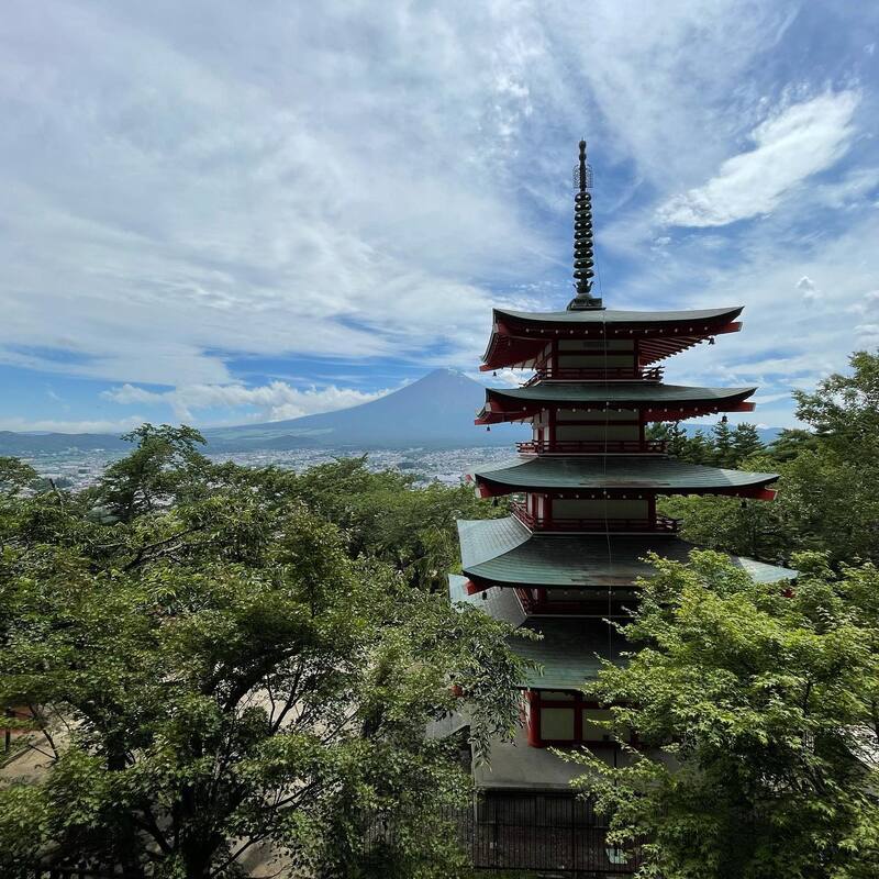 【山梨 初詣神社2026】デートや家族でのお出掛けに!初詣におすすめの神社8選|富士山が見える神社もご紹介◎ – DRESSY【公式】ウェディングドレス・ファッション・エンタメニュース 【山梨 初詣神社2026】デートや家族でのお出掛けに!初詣におすすめの神社8選|富士山が見える神社もご紹介◎ - DRESSY【公式】ウェディングドレス・ファッション・エンタメニュース