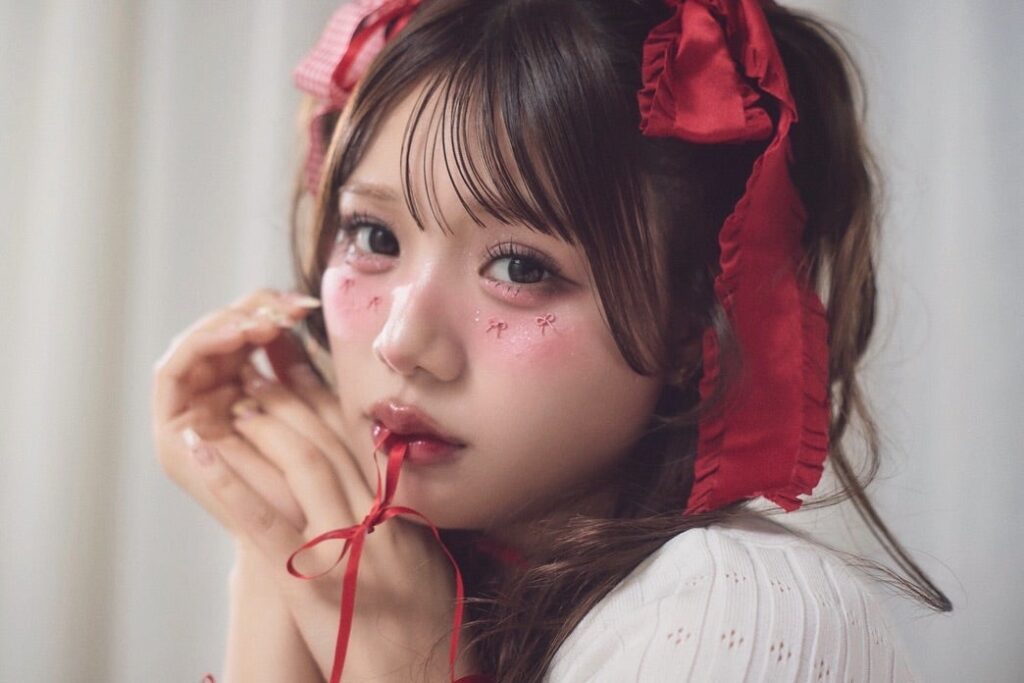 古澤里紗、赤いリボンで可愛さ満点！生誕のビジュアル公開 | 話題の投稿 | スポーツブル (スポブル)