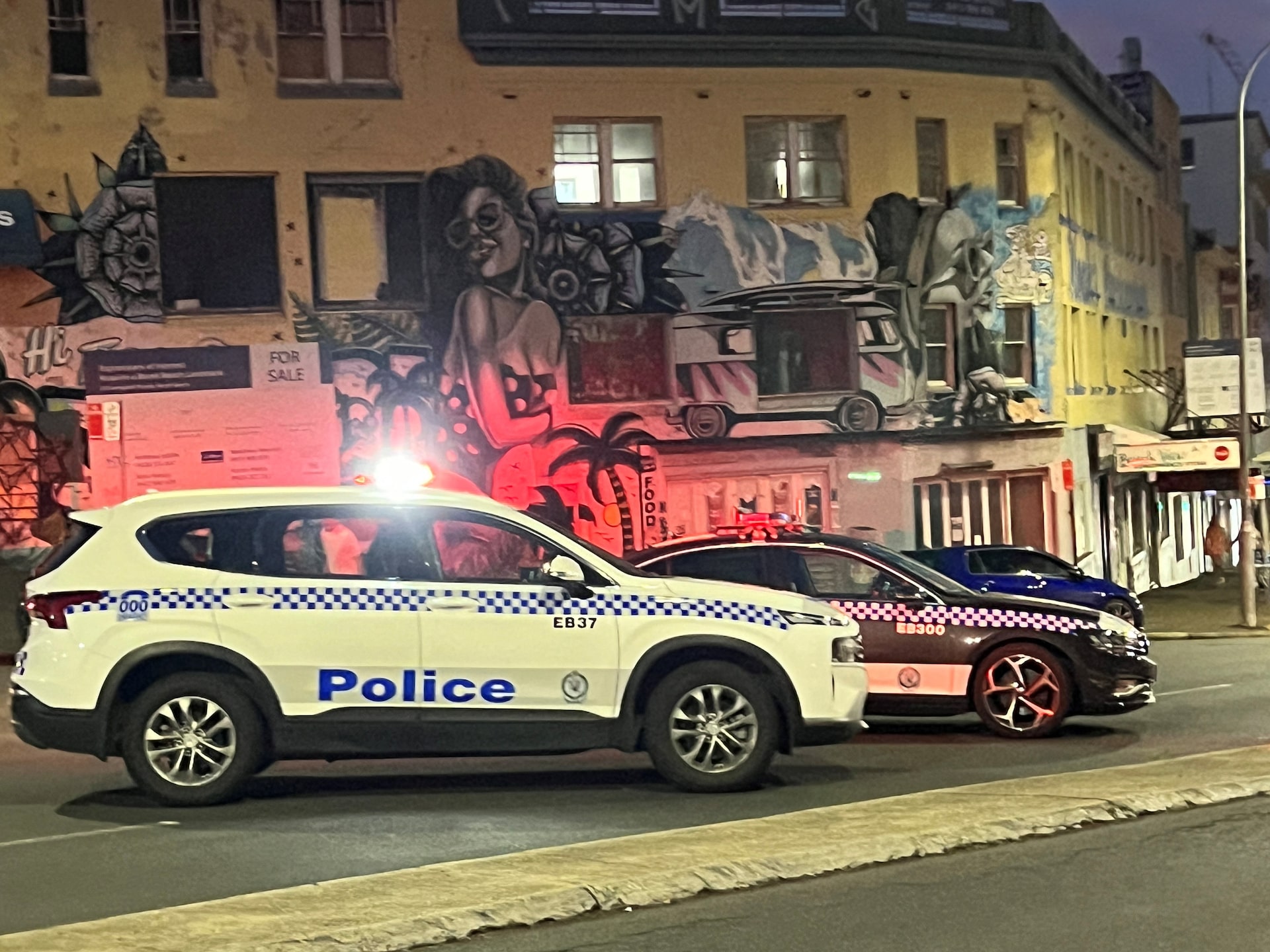 豪ボンダイビーチで銃撃、12人死亡 ユダヤ教の祭りの最中