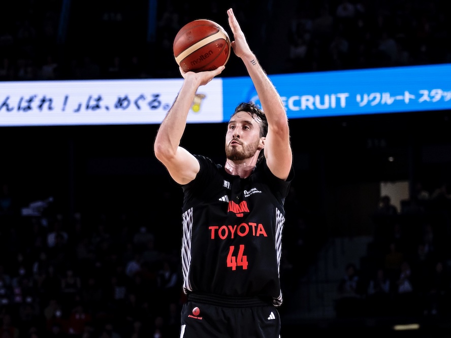 アルバルク東京のフランク・カミンスキーが右膝関節炎でインジュアリーリスト入り、佐賀からチェイス・フィーラーを緊急補強 | バスケットボール総合情報サイト バスケットカウント BASKET COUNT