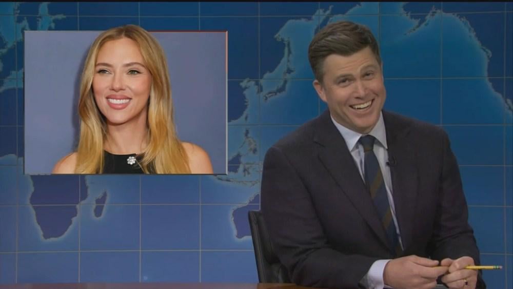 マイケル・チェ、『SNL』のジョーク交換でコリン・ジョストの妻スカーレット・ヨハンソンを侮辱：「B—-あなたはホットフラッシュを持っています」