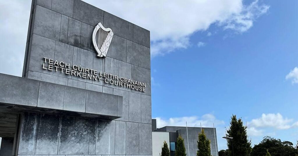 ネットで知り合った少女の裸の写真を公開すると脅した男に執行猶予付き判決