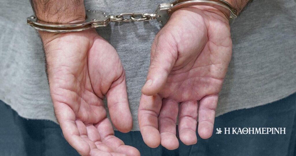 ロードス島: 非警察官が逮捕された - 彼はピレウスからコカイン0.5キロを輸送した - 彼はEL.ASの本部に勤務している。