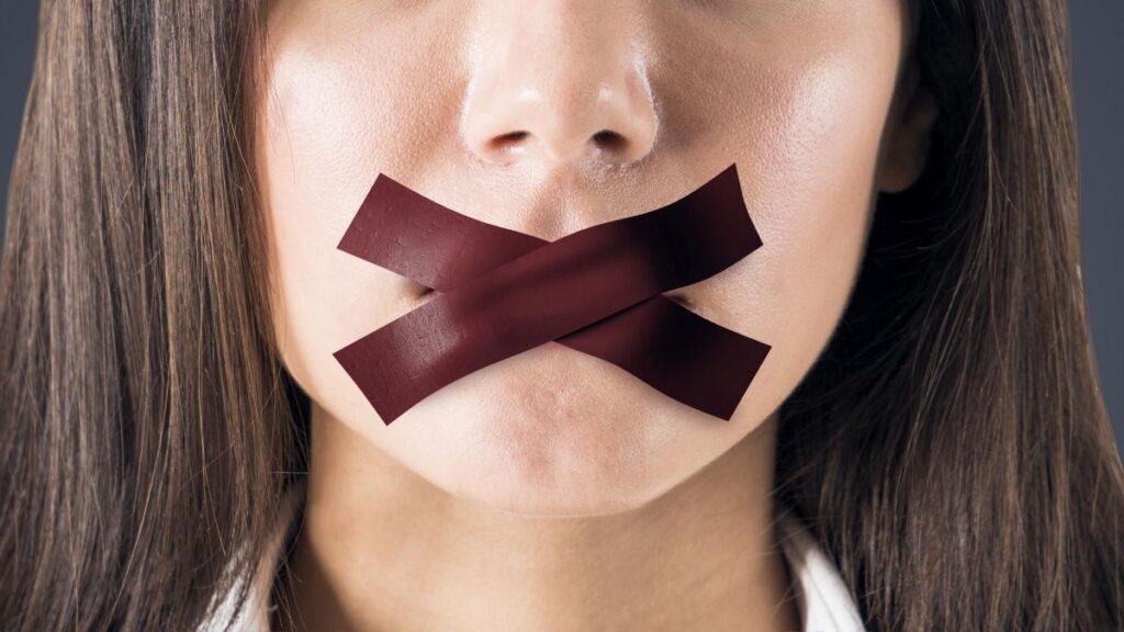 言論の自由度が低い社会では「陰謀論」を信じる人が多いとの研究結果