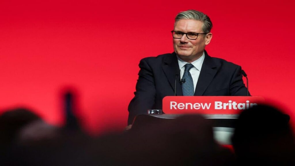 スターマー氏、Brexitは英国経済に「重大なダメージ」を与えていると述べ、EU関係の緊密化を呼びかけ