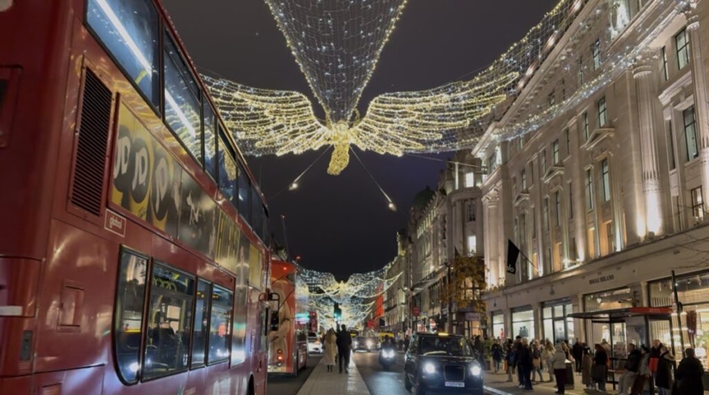 混雑を避けて楽しむ、ロンドン・リージェントストリートのクリスマスイルミネーション｜EXPAT by クーリエ・ジャポン