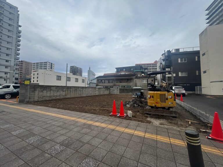 昨年末、惜しまれつつも閉業した大分駅すぐの『あたみ温泉』が更地になっていました│LOG OITA