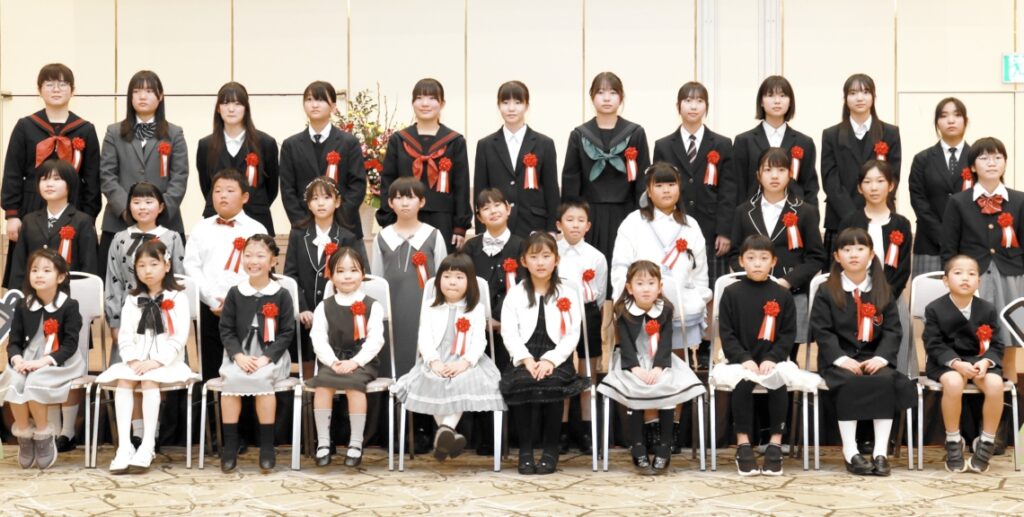 大分市でJA共済書道・交通安全ポスターの表彰式　小中学生コンクール、33人に特別賞 - 大分のニュースなら 大分合同新聞プレミアムオンライン Gate