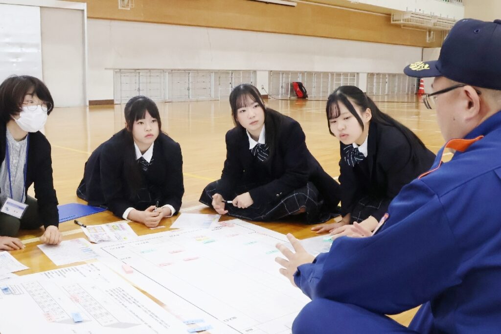 国東高体育館で災害時の避難所開設訓練　生徒や教員が障害者らへの対応など学ぶ - 大分のニュースなら 大分合同新聞プレミアムオンライン Gate