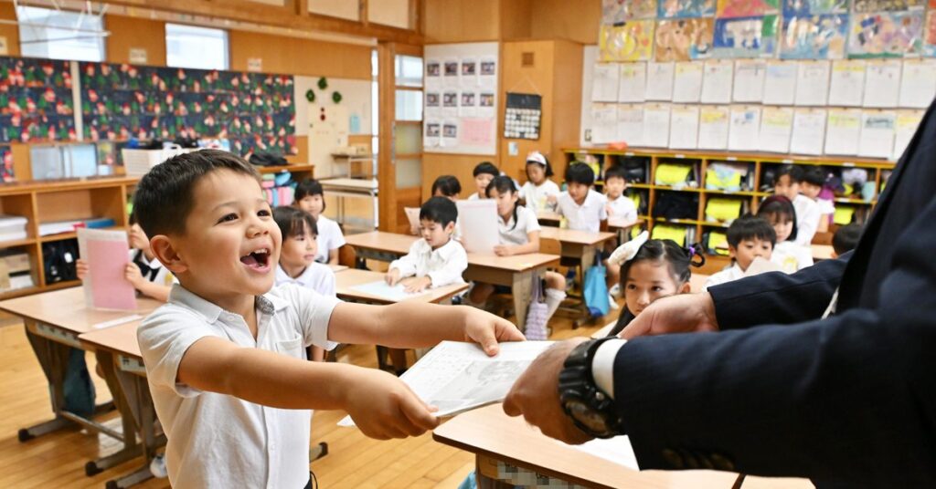 あすから冬休み　気になる通知表は　沖縄の小中校で終業式