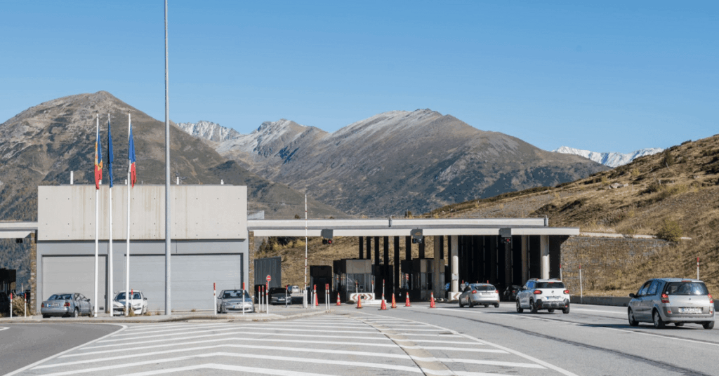 フランス、アンドラへ向かう憲兵200名とともに密輸への警戒を強化