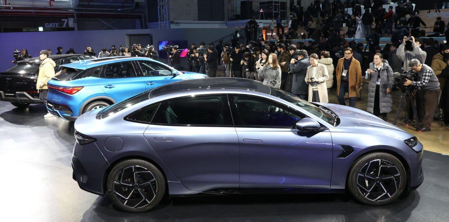 「日本2位に転落」…中国が世界最大の自動車販売国に！“安売りEV”で販売台数が逆転 ― 価格を抑えた電気自動車とデフレ輸出が伸びを支える