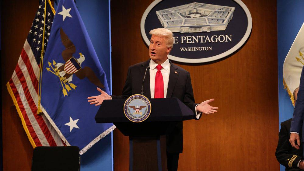 「SNL」コールド・オープン・スキュワーズ、ジェフリー・エプスタインの新しい写真をめぐってトランプ大統領を非難
